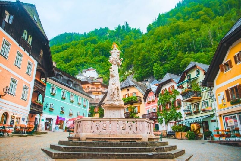 austria-hallstatt-market-square